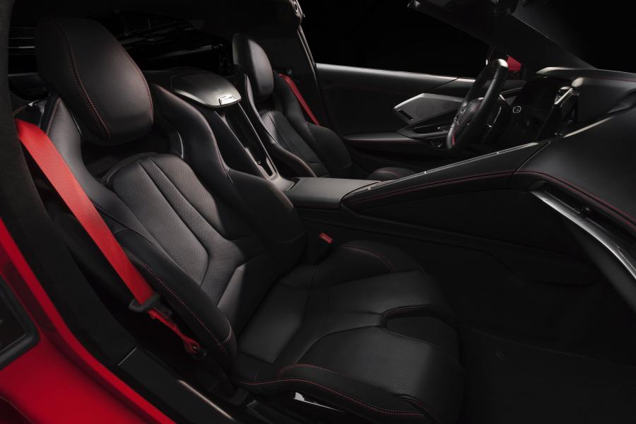 Интерьер Chevrolet Corvette Stingray Z51 (C8) 2019 года  (NA) (фото 38 из 77)
